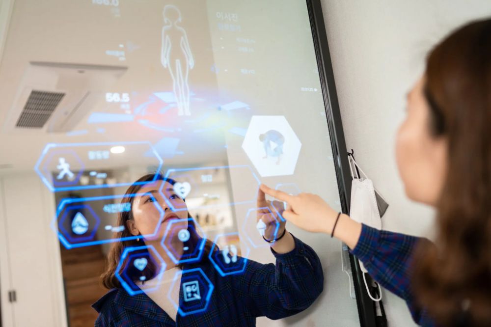 Famiglia che passeggia in città